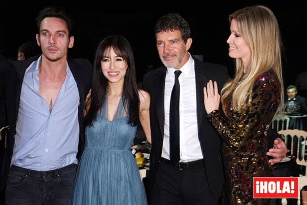 Antonio y Nicole posaron con Jonathan Rhys Meyers, el otro homenajeado de la noche, y su pareja, Mara Lane
