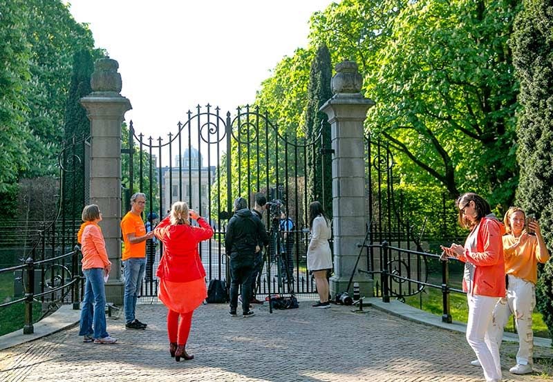 Guillermo y Máxima de Holanda con sus hijas