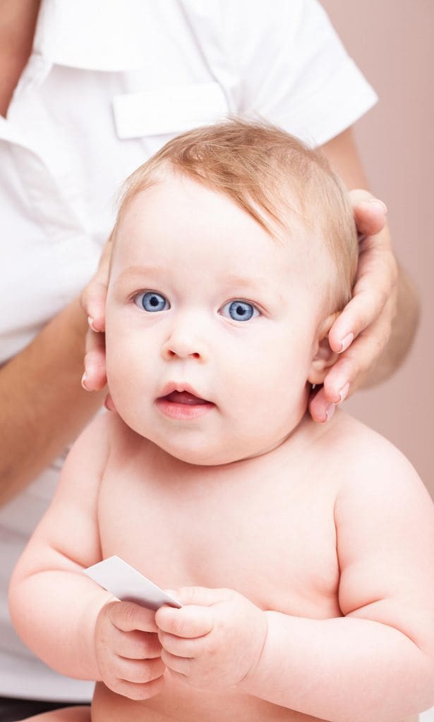 niño con fisioterapeuta