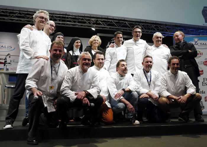 El homenaje al mundo dulce reunió a algunos de los mejores reposteros: Paco Torreblanca, Jordi Roca, Albert Adrià, Oriol Balaguer, Christian Escribá, Jordi Butrón, Ricardo Vélez, Fernando Sáenz... Entre ellos, la alcaldesa de Madrid, Manuela Carmena, encargada de inaugurar oficialmente el congreso.
