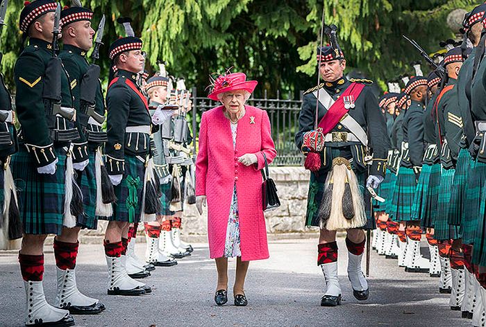 Recepción oficial a Isabel II en el castillo de Balmoral