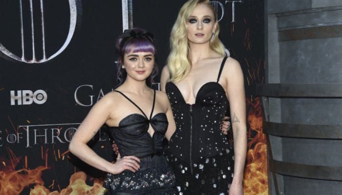 Maisie williams y Sophie Turner