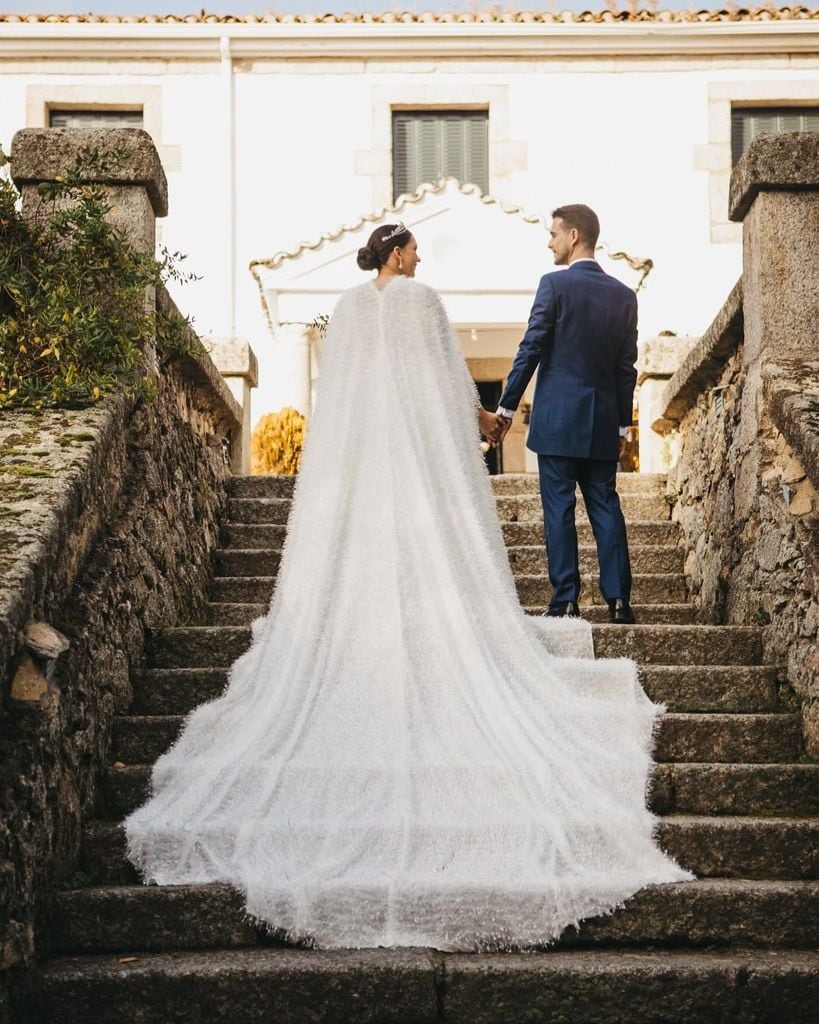 Capa de novia de invierno con textura