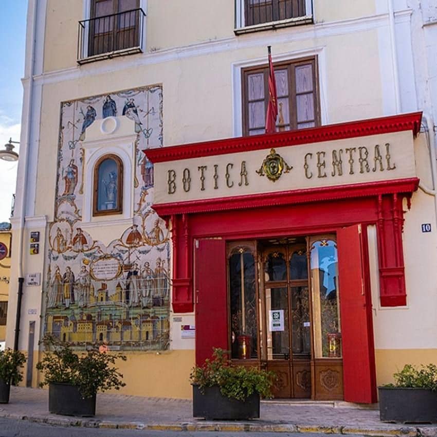 Retablo de cerámica de la Casa Artigues.