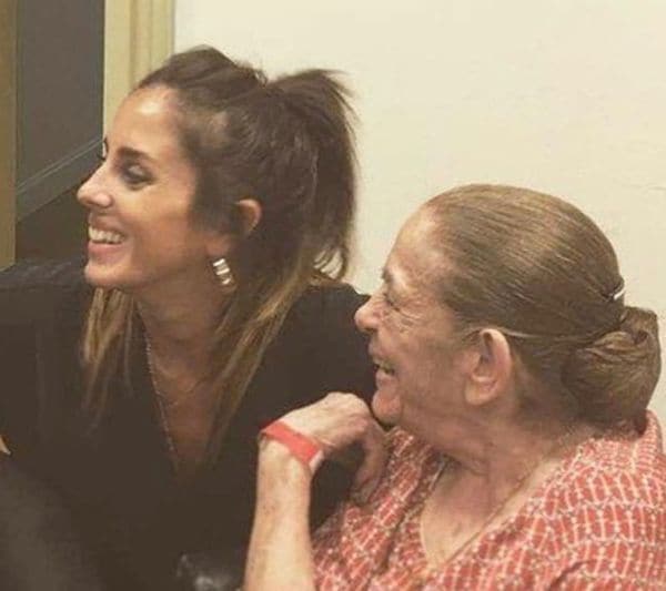 Anabel Pantoja con su abuela, doña Ana