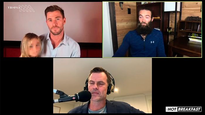 Chris Hemsworth hace una entrevista por videoconferencia y se cuela su hijo