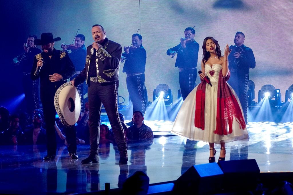 Leonardo Aguilar, Pepe Aguilar y Ángela Aguilar en 'Premio lo Nuestro'