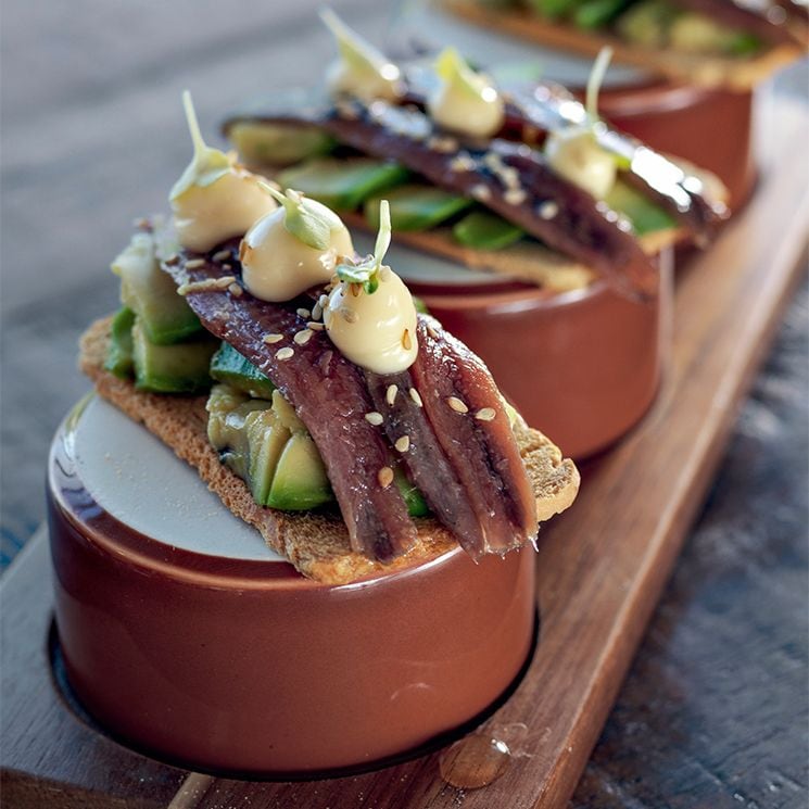 canapes anchoa aguacate