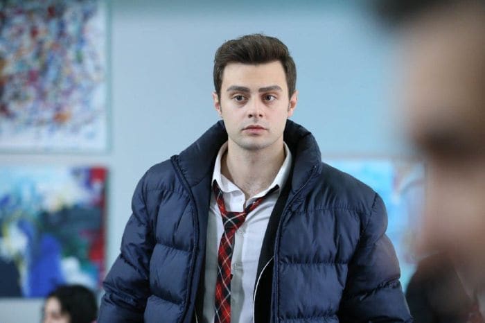 Ömer se muere de celos al ver la relación de Süsen con Sarp en 'Hermanos'