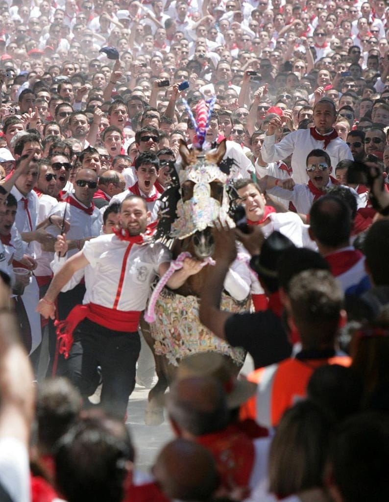 Carrera-de-Los-Caballos-del-Vino