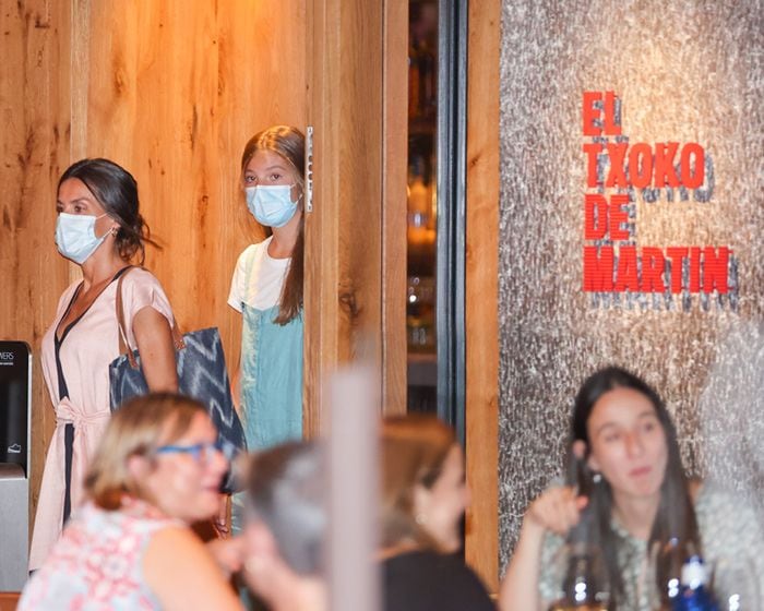 Los Reyes y sus hijas cenan en el restaurante de Martín Berasategui