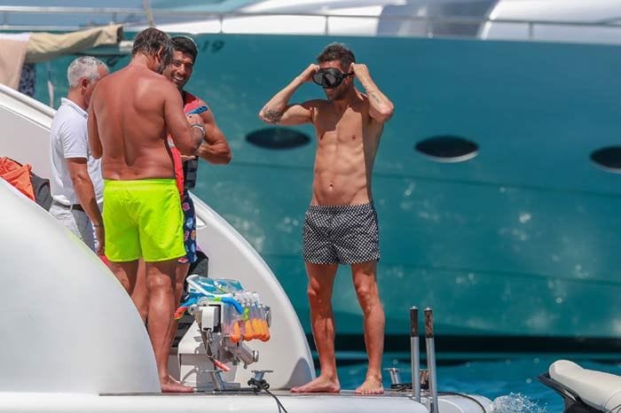 En familia y con amigos: las vacaciones ibicencas de Messi, Cesc Fábregas, Luis Suárez y Jordi Alba