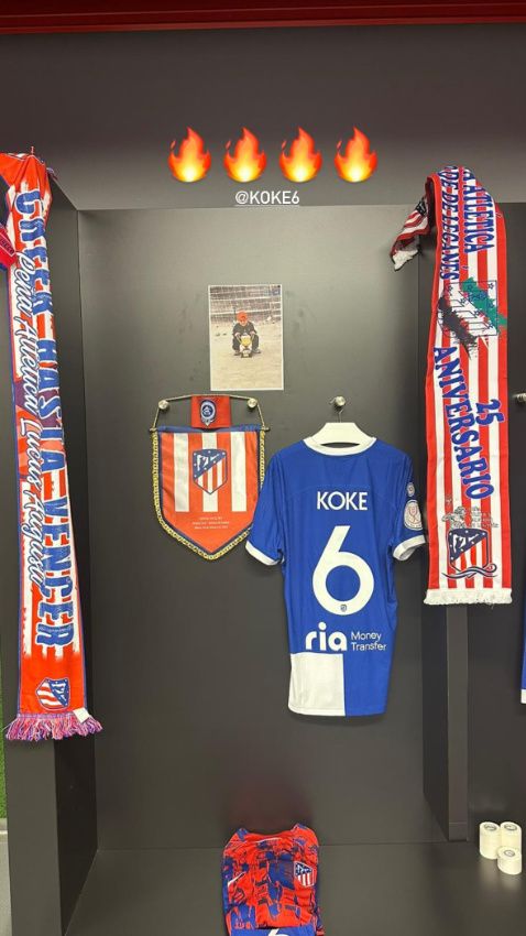 En el vestuario, Koke tira de banderas y amuletos que le den suerte de cara al partido