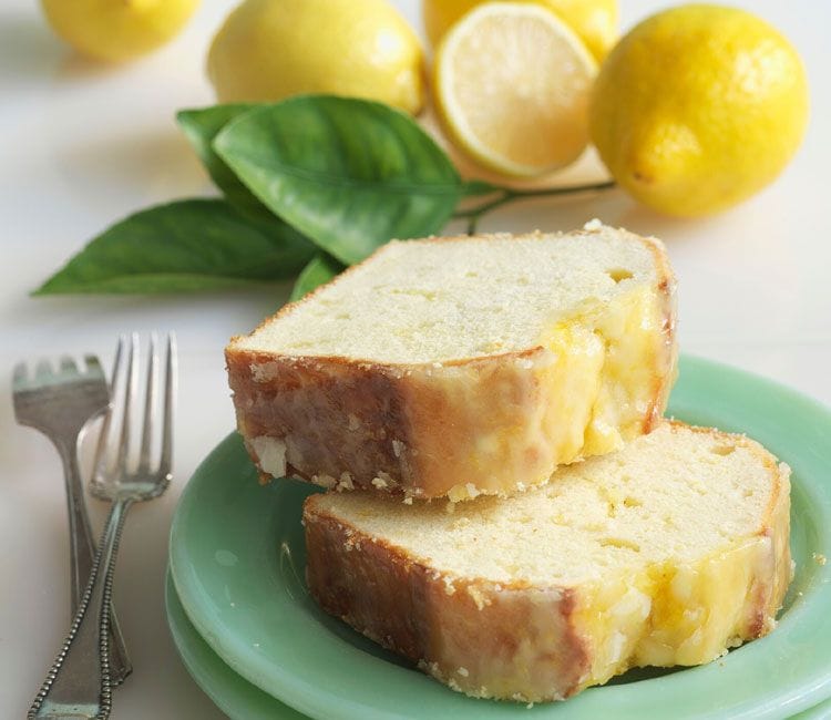 Bizcocho 'pound cake' de limón con su glaseado