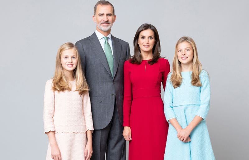 Los Reyes con la princesa Leonor y la infanta Sofía