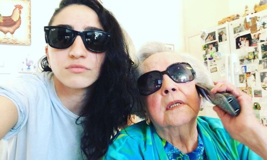 Emily Estefan y su abuela