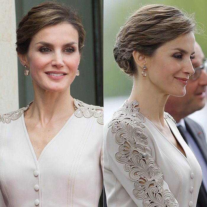 Doña Letizia ha encontrado en los postizos sus aliados perfectos para darle un giro radical a su imagen de un día para otro y 'jugar' con todas las variables que le ofrecen.
