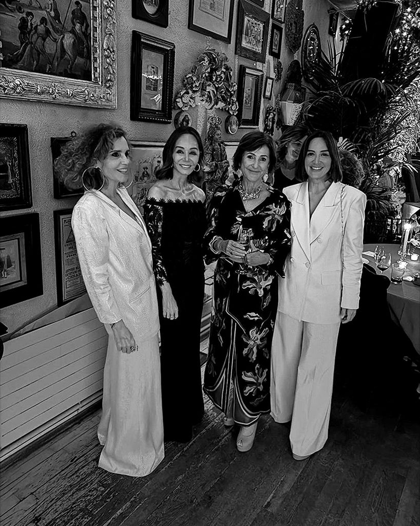 Isabel Preysler, espectacular con mono de encaje Bardot en una fiesta de cumpleaños junto a Tamara Falcó