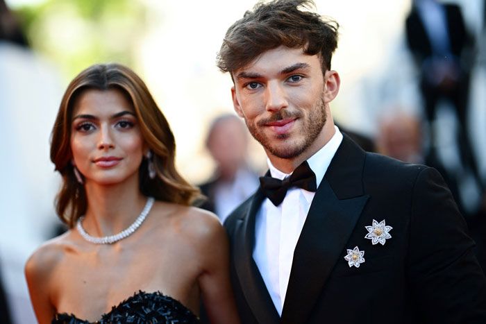 La pareja posó muy elegante