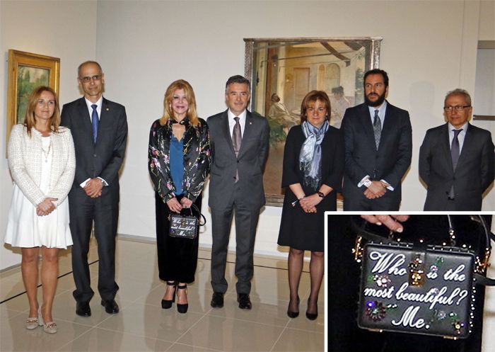 Baronesa Thyssen y su original bolso