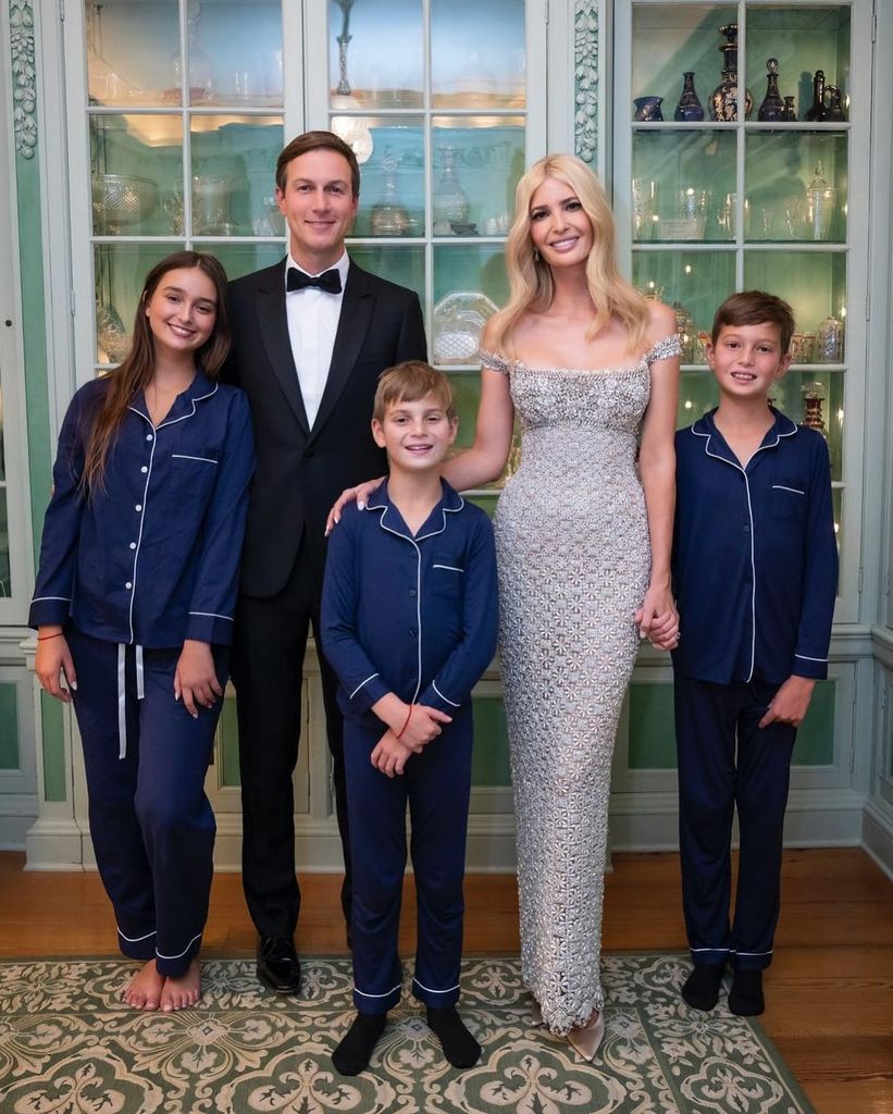 Ivanka Trump con su marido Jared Kushner y sus tres hijos  Arabella Rose, Joseph Frederik y Theodore James 