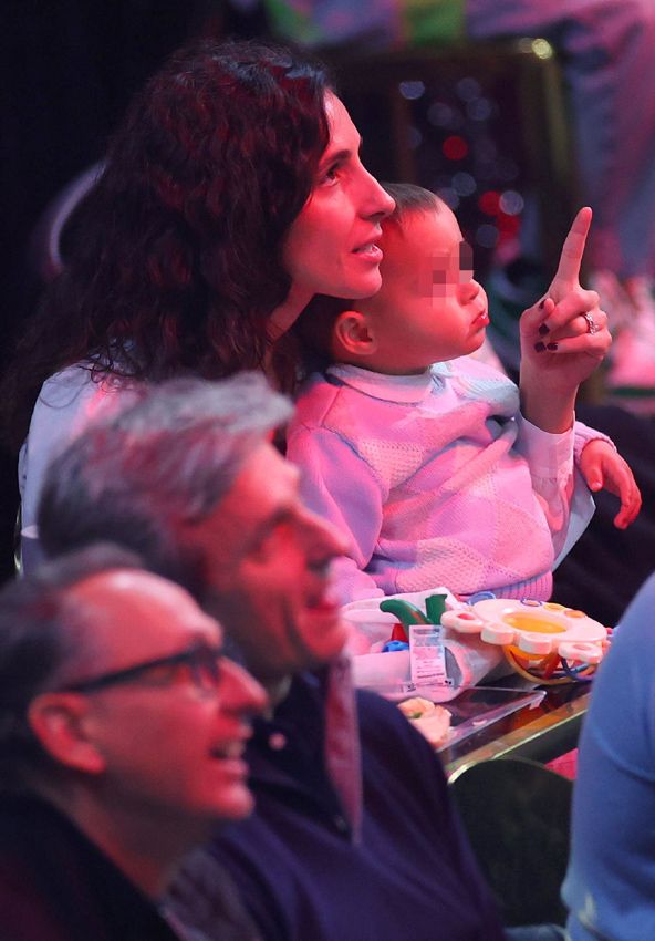 Mery Perelló y Maribel Nadal con el pequeño Rafael