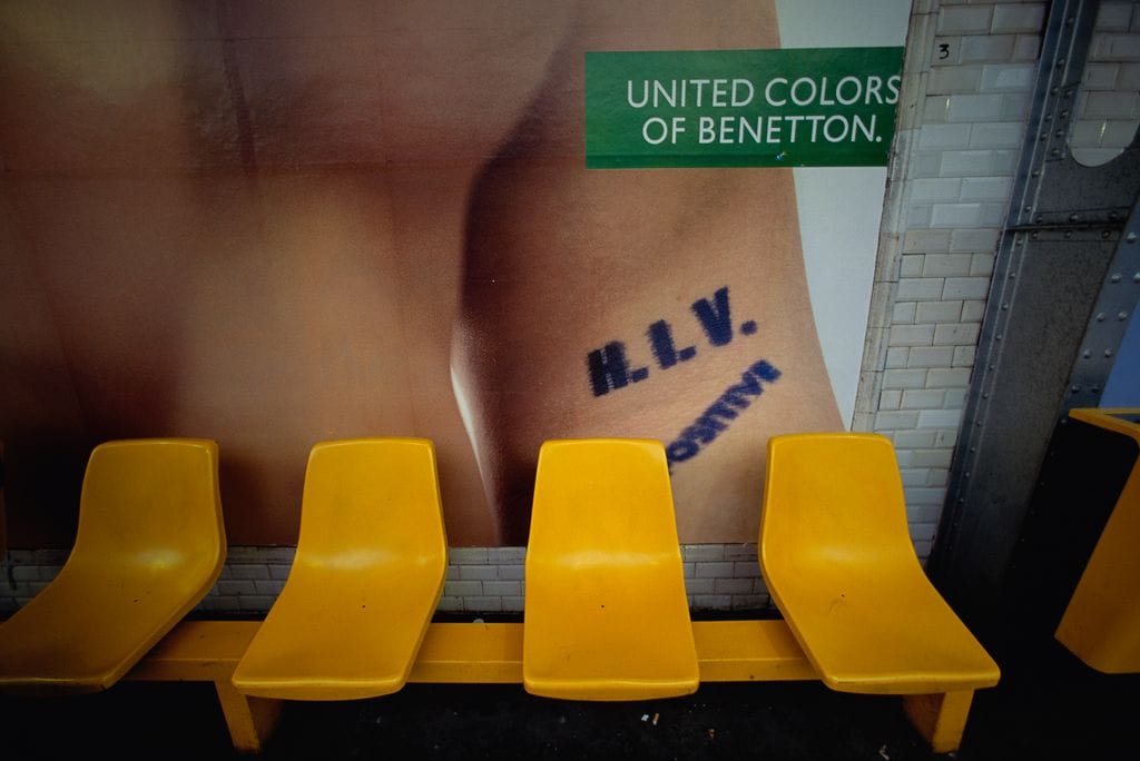 Las campañas de Oliviero Toscani para Benetton causaron escándalo en el metro de París