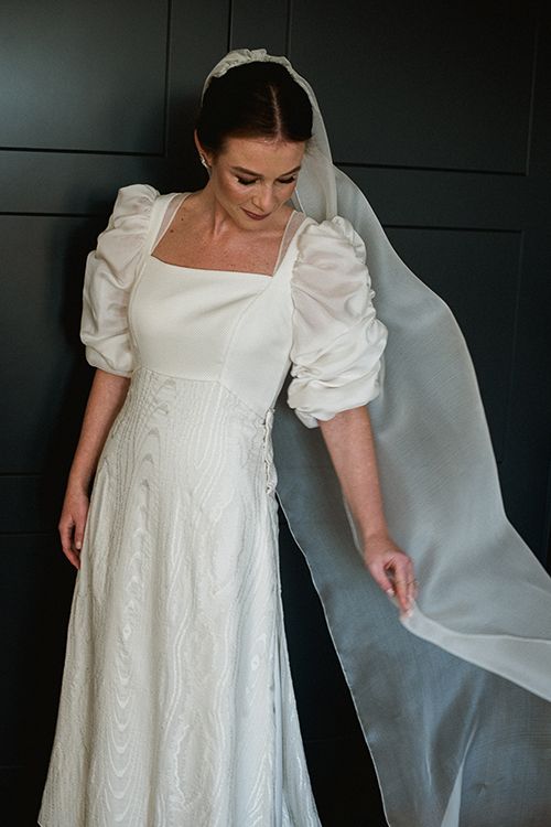 Vestido de novia con mangas abullonadas