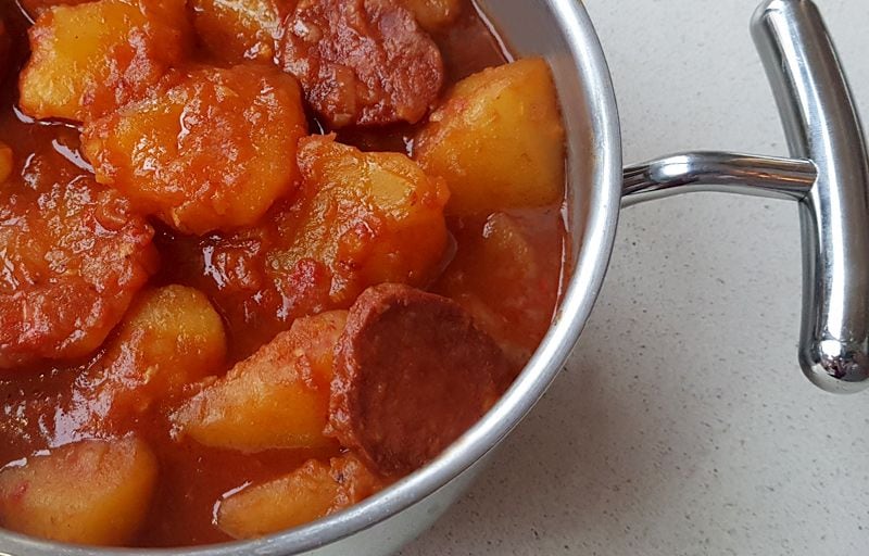 Patatas con chorizo: la receta definitiva que siempre sale bien