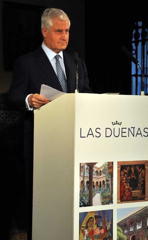 El duque de Alba, Carlos Fitz-James Stuart y Martínez de Irujo, presidió el acto de inauguración previo a la apertura al público de la Casa de las Dueñas
