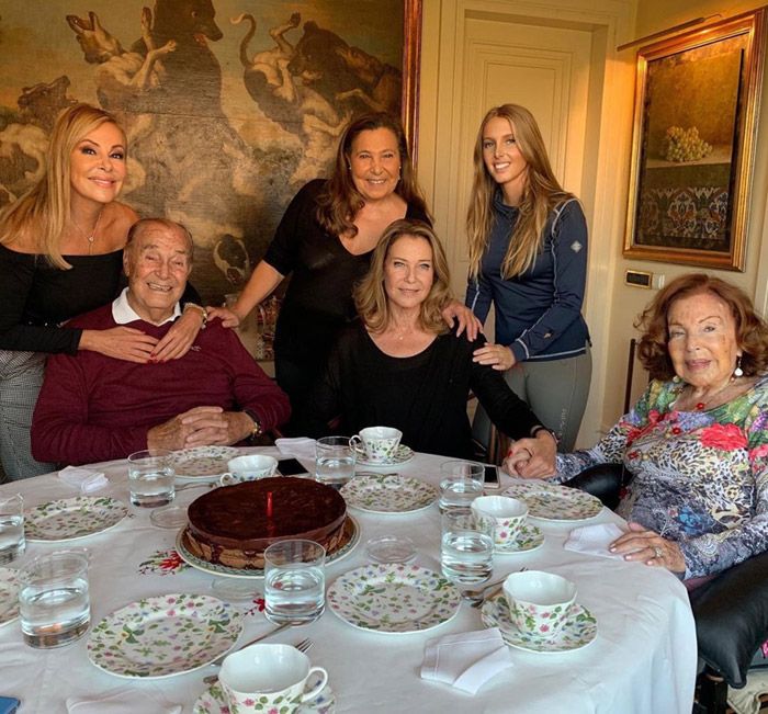 Ana Obregón junto a sus padres y sus hermanas 