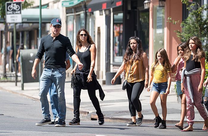 Matt Damon con sus hijas