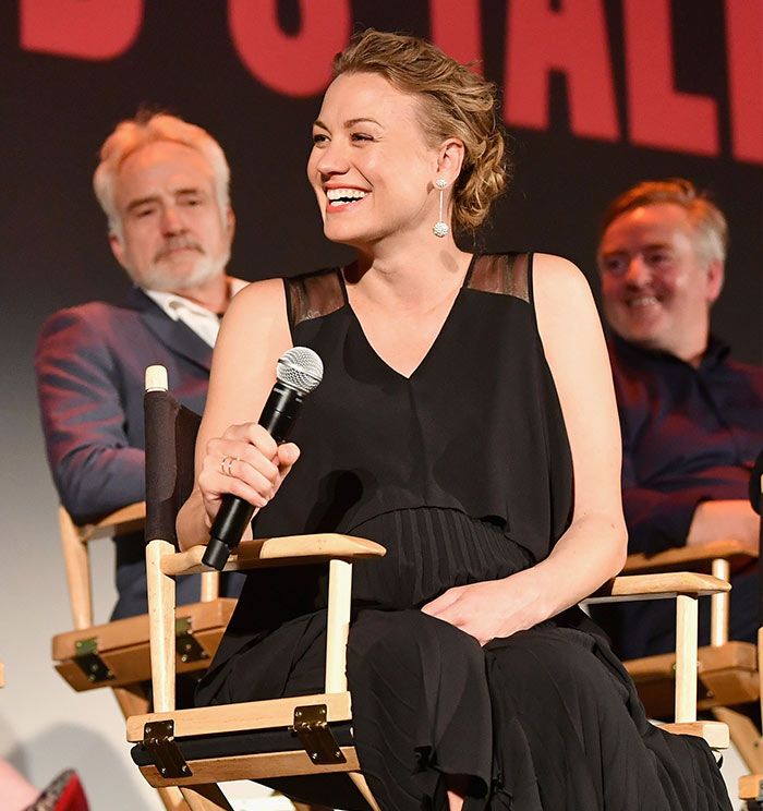 Elisabeth Moss y Yvonne Strahovski en la presentación de la nueva temporada