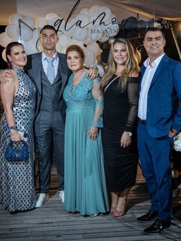 La familia de Cristiano Ronaldo, al completo