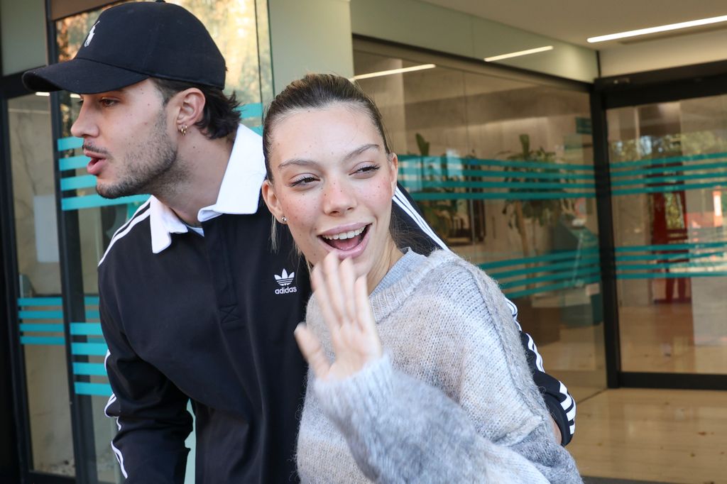 Alejandra Rubio y Carlo Costanzia salen del hospital tras tener a su primer hijo