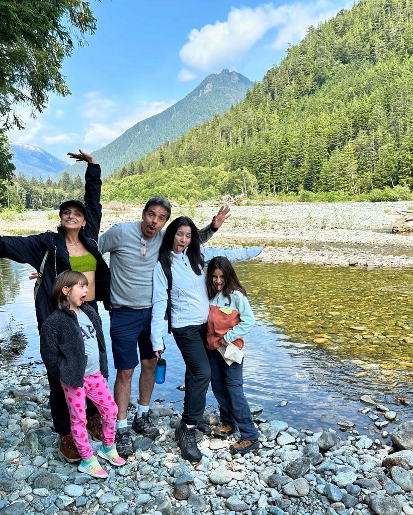 Aislinn Derbez y su familia