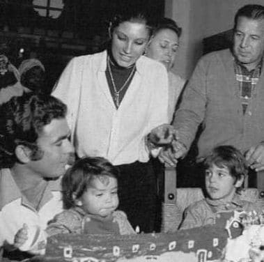 Paquirri y Carmen Ordóñez con sus dos hijos, Francisco y Cayetano Rivera