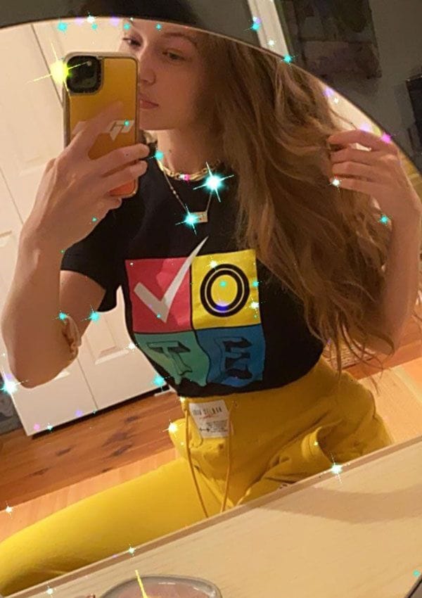 Gigi Hadid con camiseta para votar