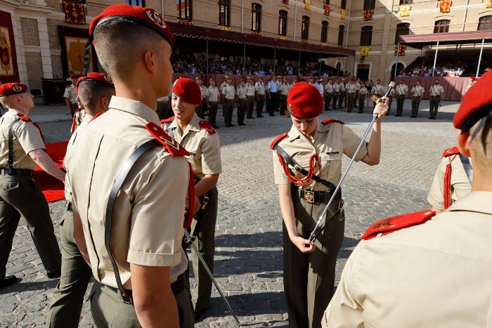 La princesa Leonor recibe su sable en la Academia Militar de Zaragoza