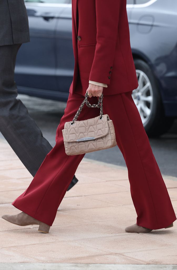 Reina Letizia traje rojo Cuenca