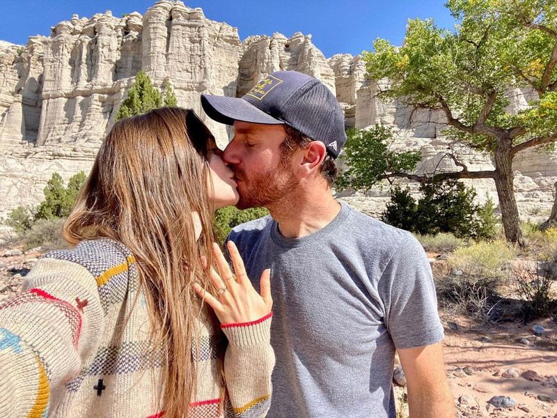 Lily Collins junto a su marido, Charlie McDowell