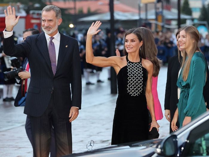 Letizia con el Rey y sus hijas en el concierto previo a los Princesa de Asturias