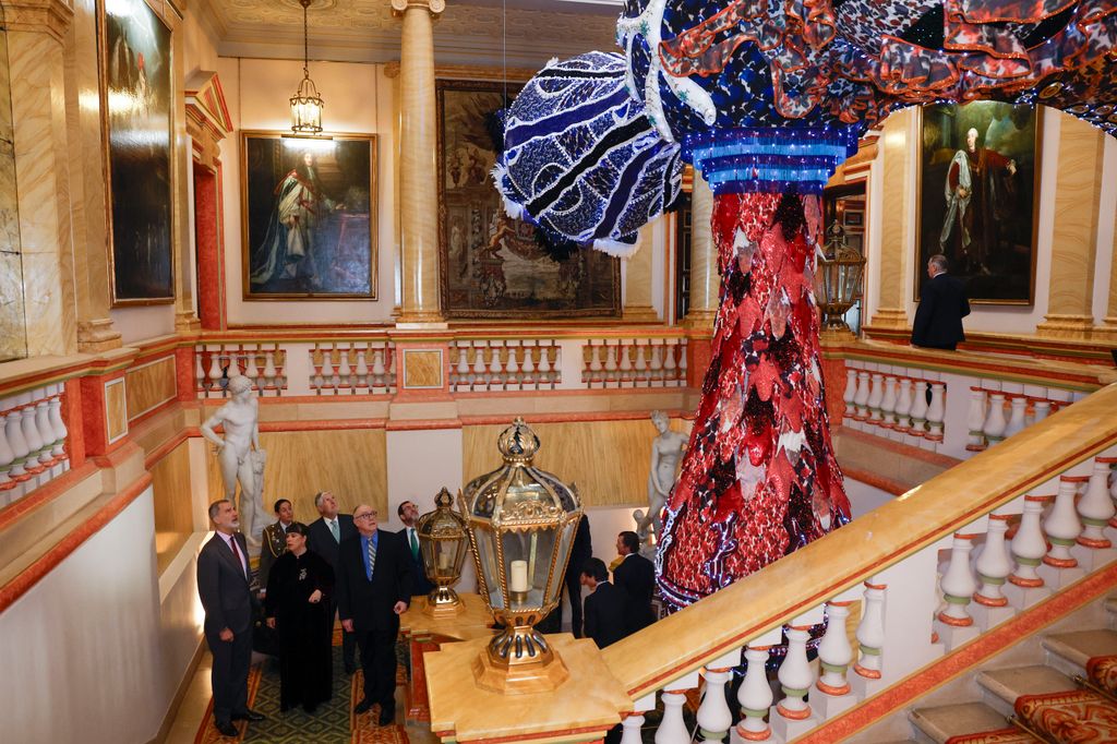 El rey Felipe VI asiste a la inauguración de la muestra 'Flamboyant. Joana Vasconcelos en el Palacio de Liria'