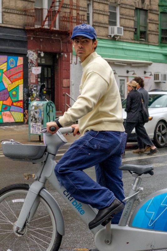 Joe Jonas en bici por Nueva York