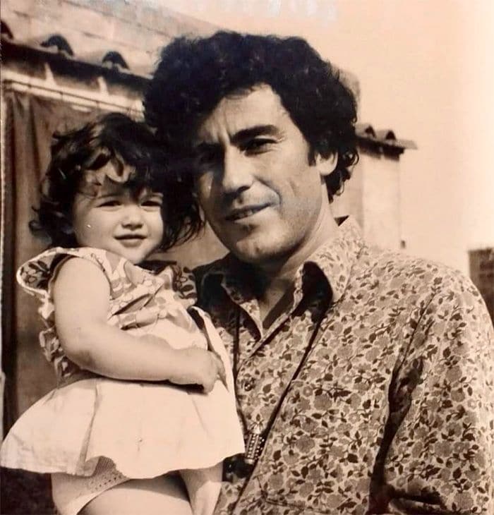 Fernando Sánchez Dragó y Ayanta Barilli cuando era pequeña