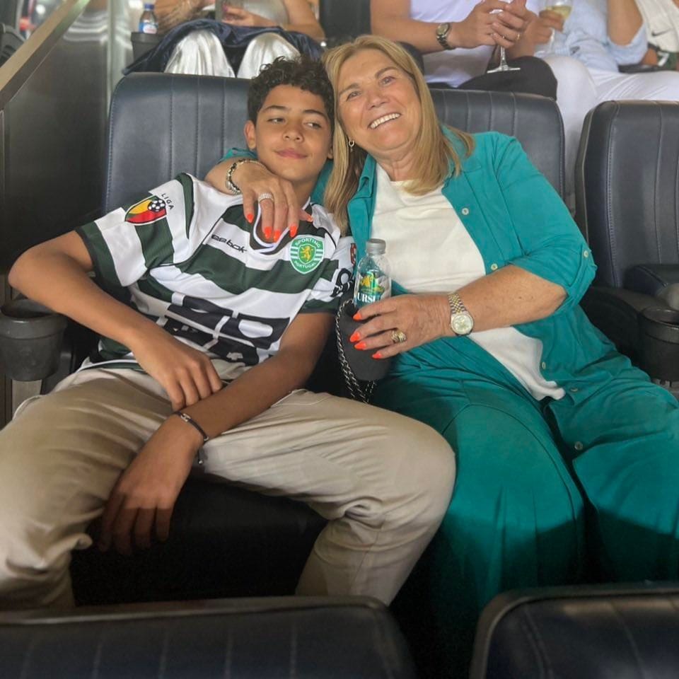 Cristiano Jr. y su abuela Dolores Aveiro