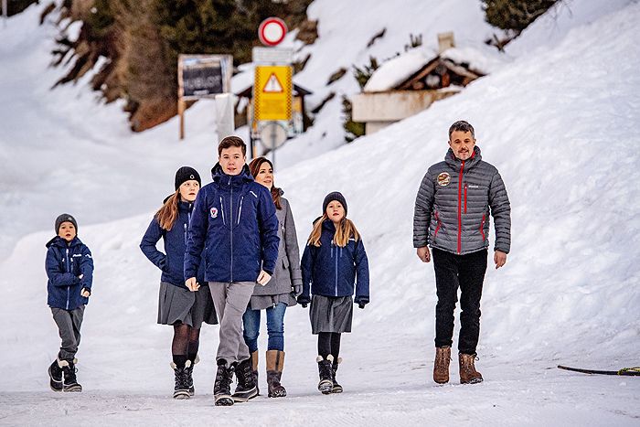 Federico y Mary de Dinamarca con sus hijos