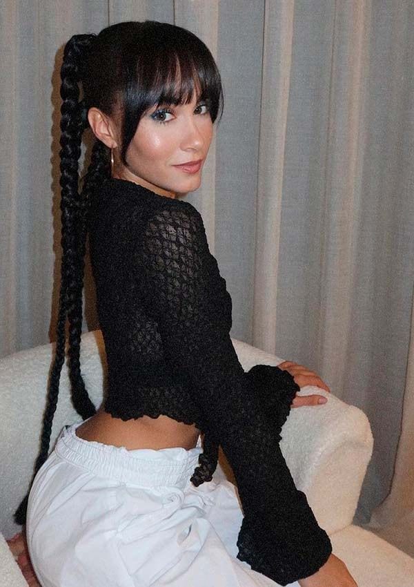 Aitana con peinado de trenzas