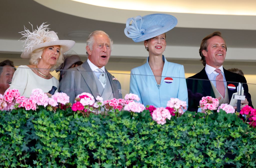 Los reyes, Carlos y Camilla, en el Palco Real de Ascot con Lady Gabriella Windsor y su marido, Thomas Kingston