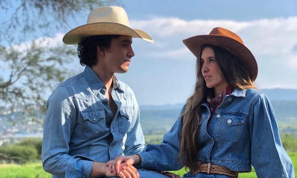 Álex Fernández Jr. y su prometida, Alexia Hernández